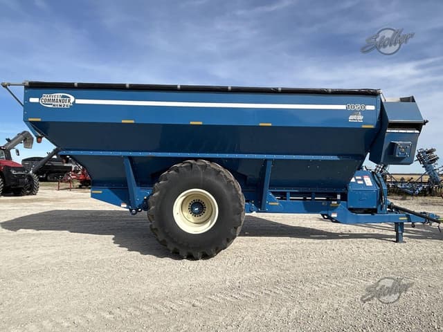 Image of Kinze 1050 equipment image 1