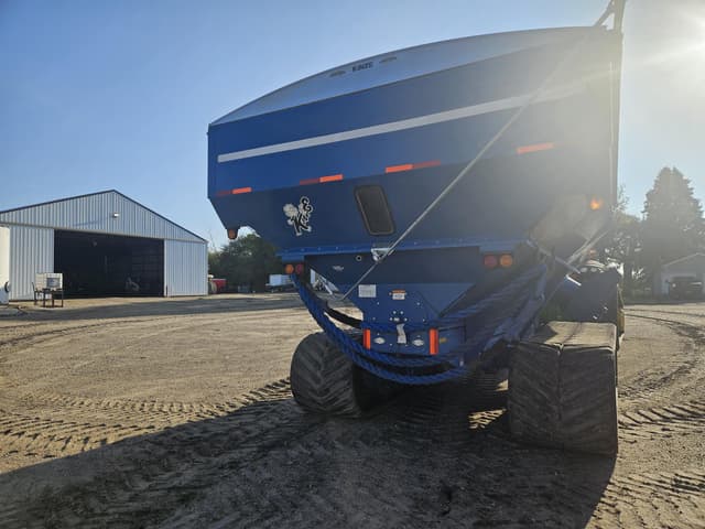 Image of Kinze 1050 equipment image 4