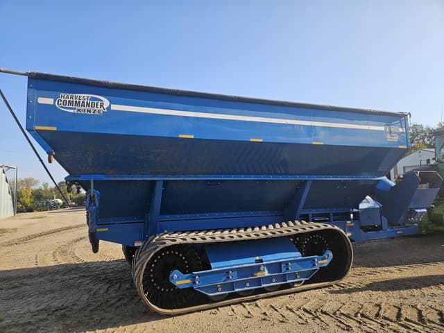 Image of Kinze 1050 equipment image 2