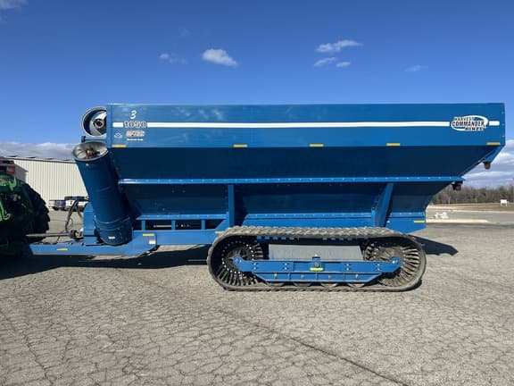 Image of Kinze 1050 equipment image 1