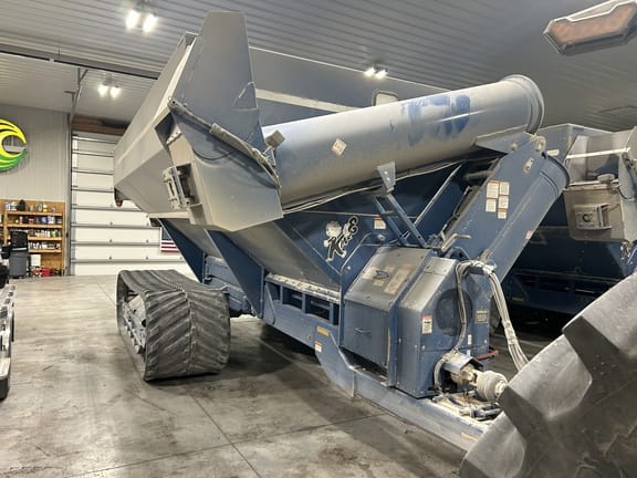 2011 Kinze 1050 Equipment Image0