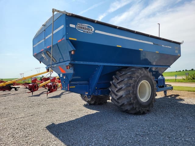 Image of Kinze 1050 equipment image 1