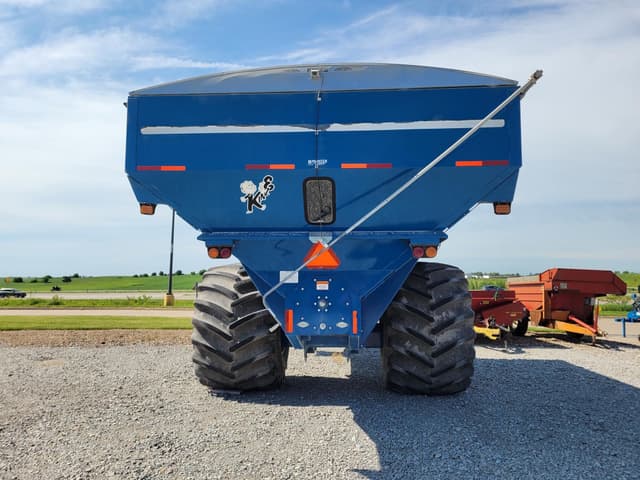 Image of Kinze 1050 equipment image 2