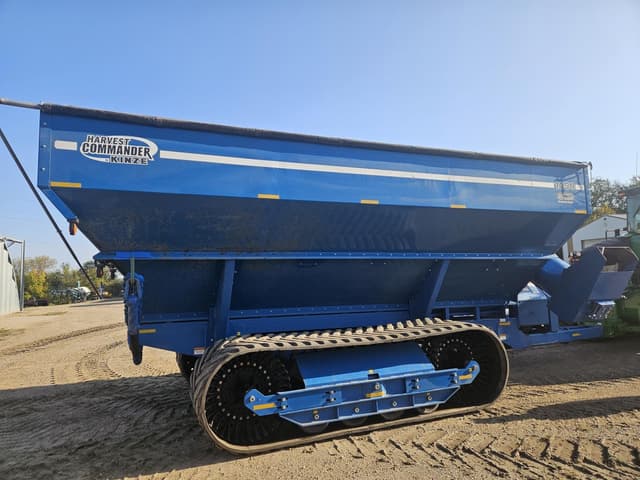 Image of Kinze 1050 equipment image 2