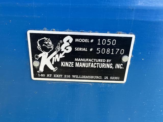 Image of Kinze 1050 equipment image 4