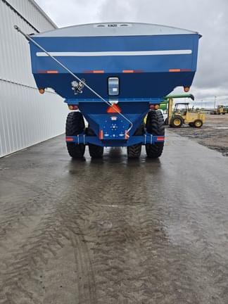 Image of Kinze 1050 equipment image 4