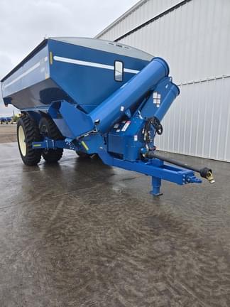 Image of Kinze 1050 equipment image 1