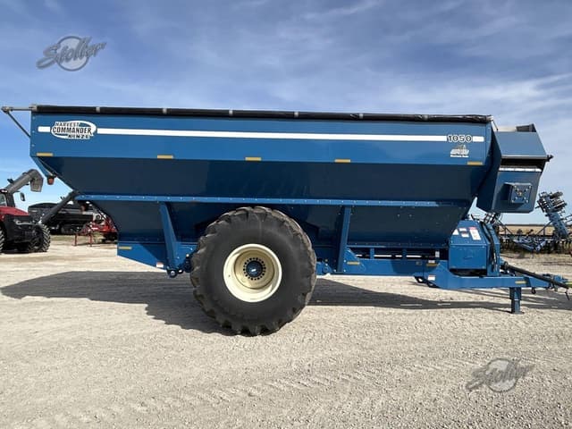 Image of Kinze 1050 equipment image 1