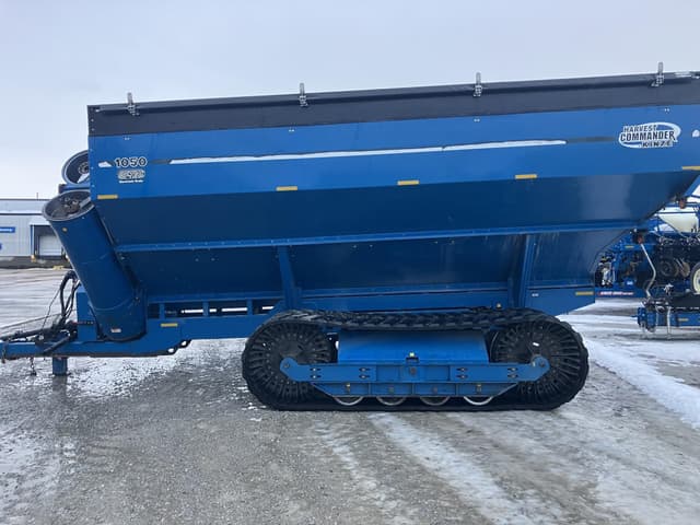 Image of Kinze 1050 equipment image 1