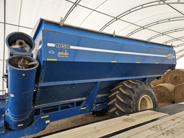 Image of Kinze 1050 equipment image 3