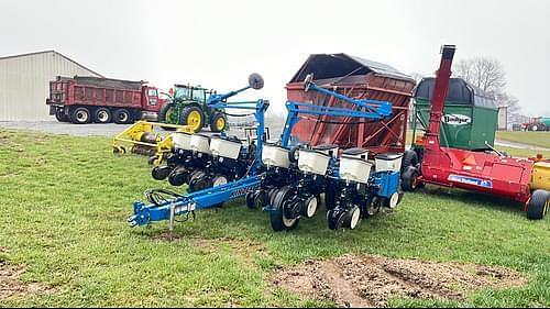 Image of Kinze 3200 equipment image 3