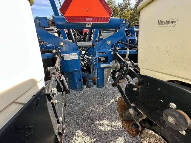 Image of Kinze 3200 equipment image 4