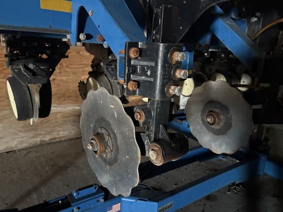 Image of Kinze 3500 equipment image 2