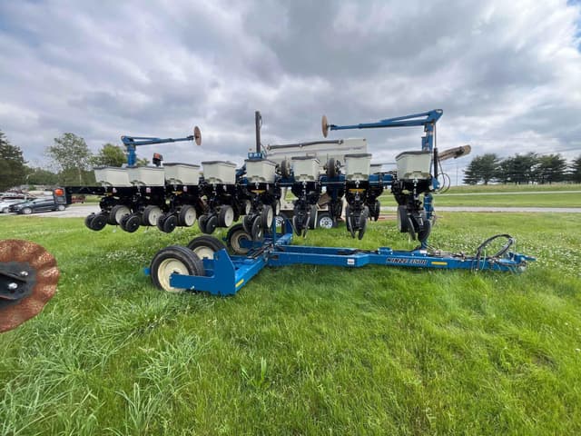 Image of Kinze 3500 equipment image 4