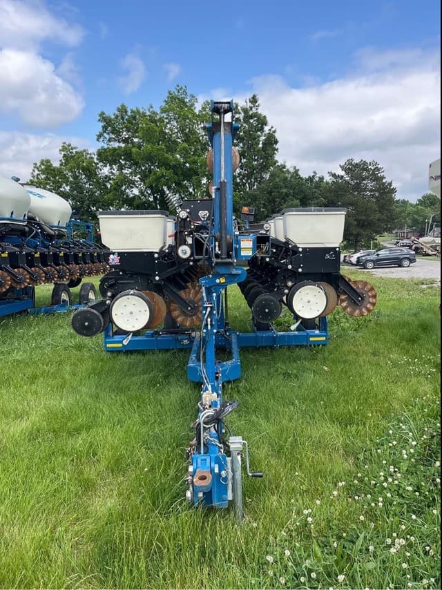 Image of Kinze 3500 equipment image 1