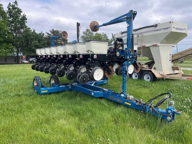 Image of Kinze 3500 equipment image 3
