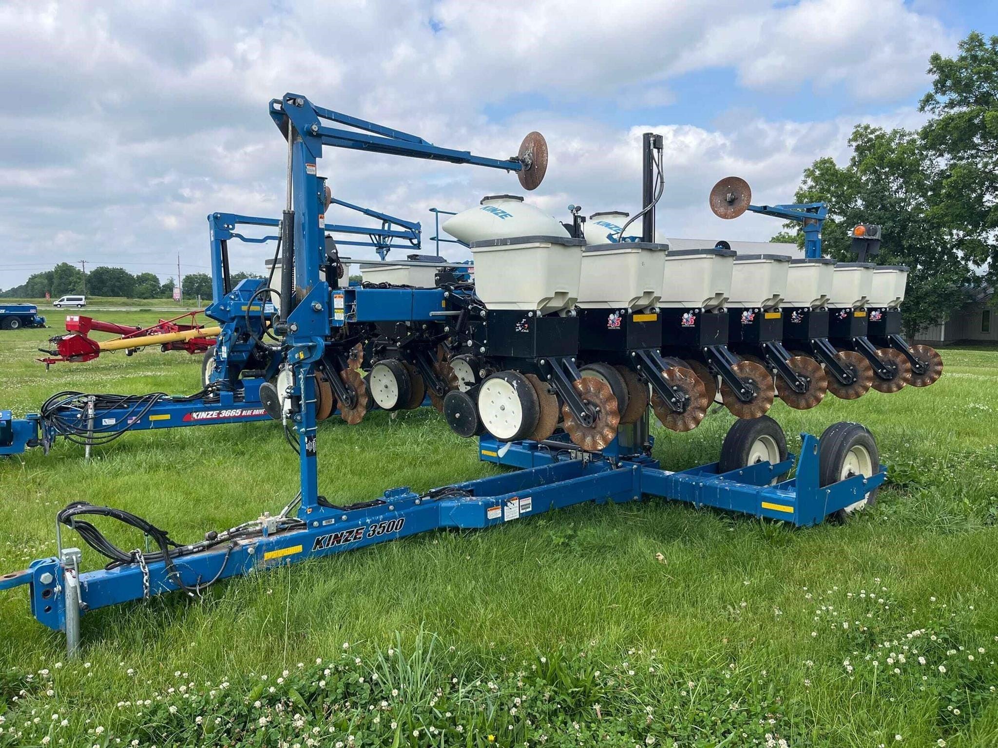 2011 Kinze 3500 Equipment Image0