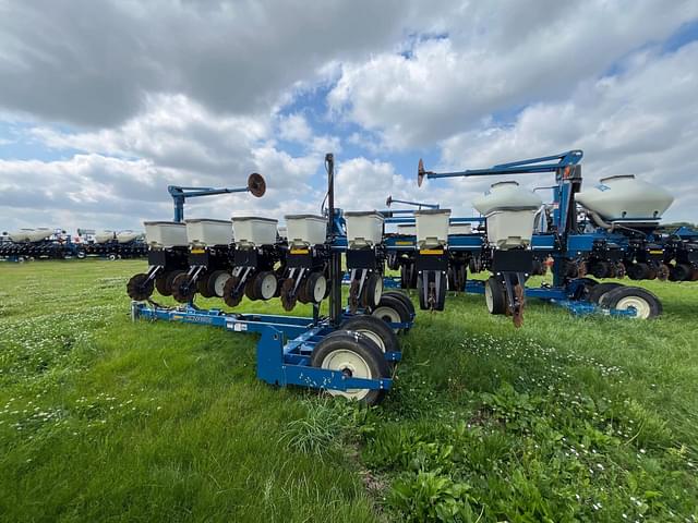 Image of Kinze 3500 equipment image 3
