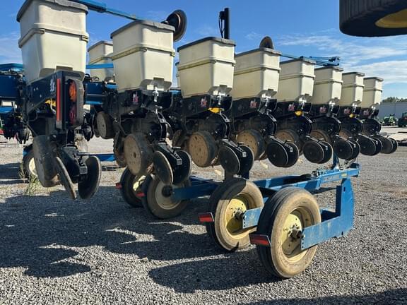 Image of Kinze 3500 equipment image 4