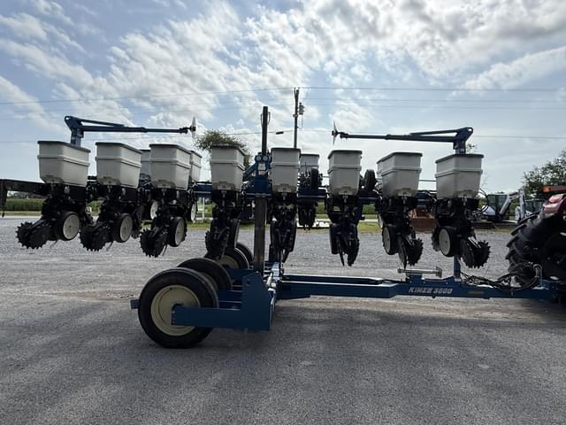 Image of Kinze 3500 equipment image 4