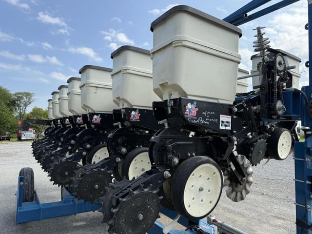Image of Kinze 3500 equipment image 2