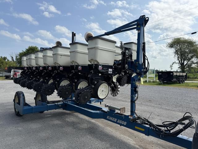 Image of Kinze 3500 equipment image 1