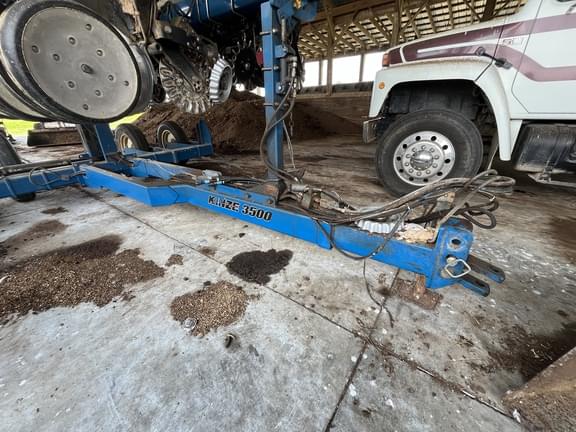 Image of Kinze 3500 equipment image 2