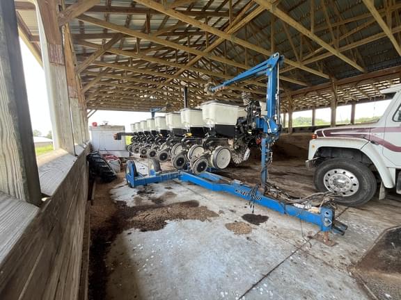 Image of Kinze 3500 equipment image 1
