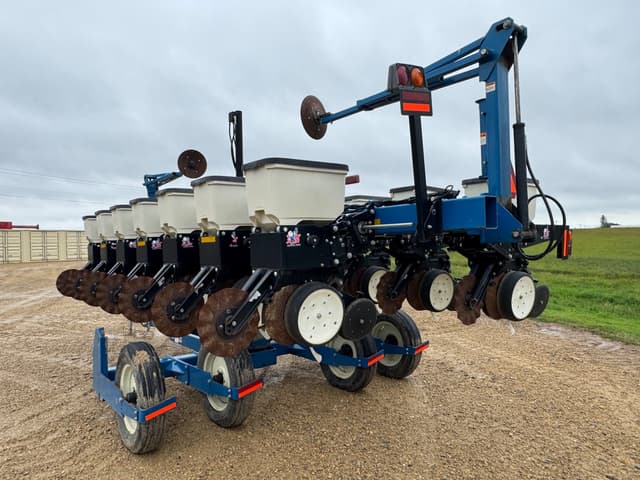 Image of Kinze 3500 equipment image 2