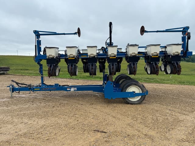 Image of Kinze 3500 equipment image 3