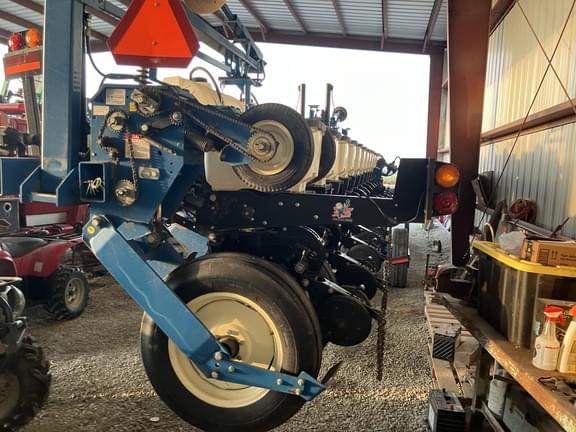Image of Kinze 3600 equipment image 4