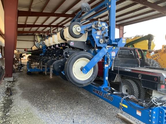 Image of Kinze 3600 equipment image 1