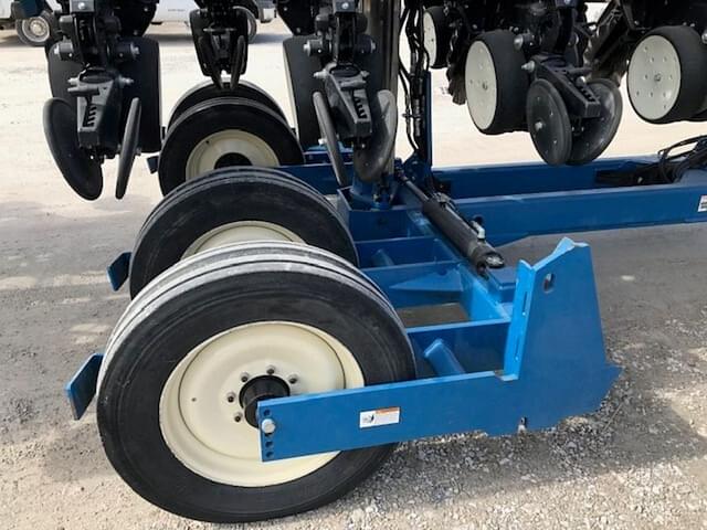 Image of Kinze 3600 equipment image 4