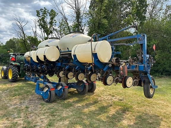 Image of Kinze 3600 equipment image 3