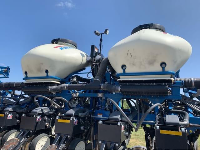 Image of Kinze 3600 equipment image 4