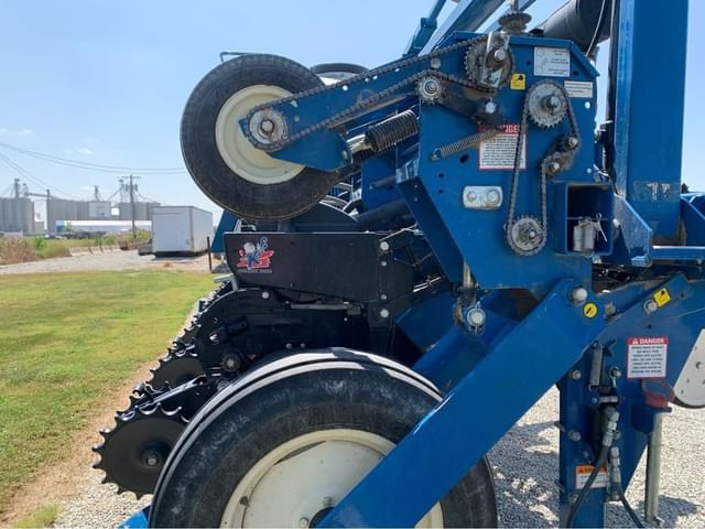 Image of Kinze 3600 equipment image 2