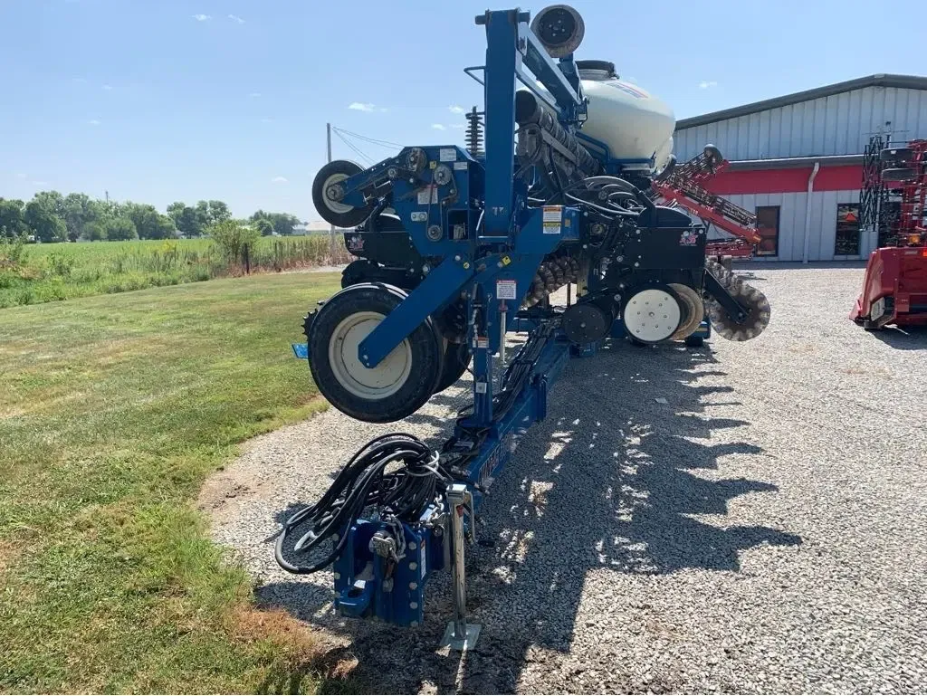 2011 Kinze 3600 Equipment Image0