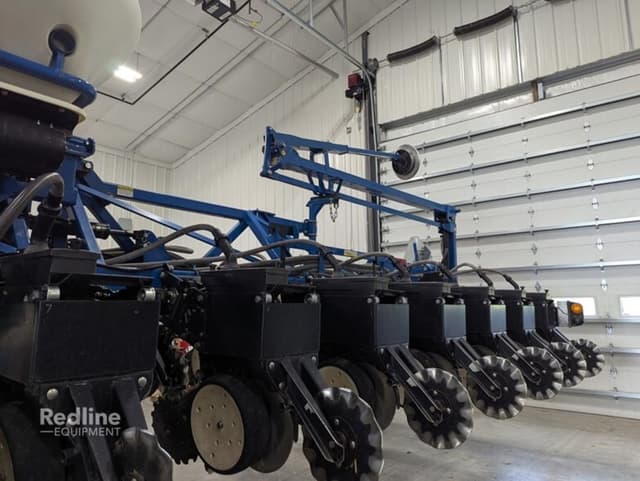 Image of Kinze 3600 equipment image 1