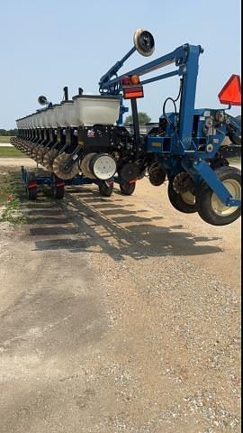 Image of Kinze 3600 equipment image 4