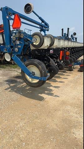 Image of Kinze 3600 equipment image 3