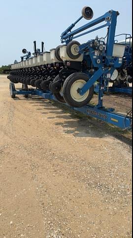 Image of Kinze 3600 equipment image 1