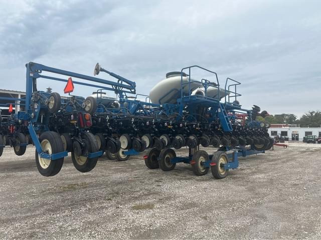 Image of Kinze 3600 equipment image 2