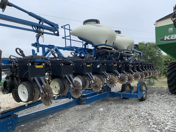 2011 Kinze 3600 Equipment Image0