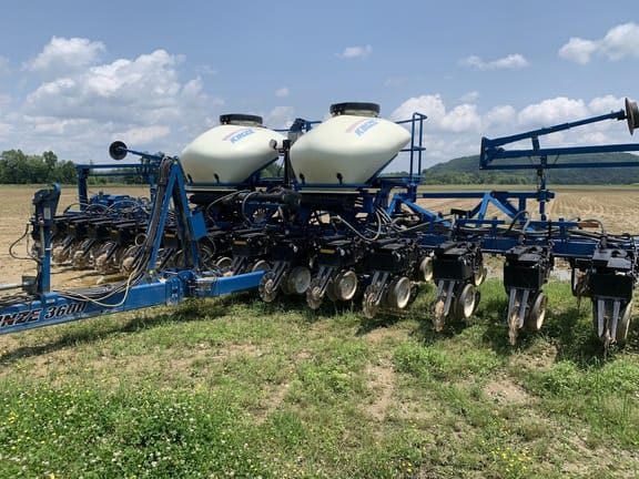 2011 Kinze 3600 Equipment Image0