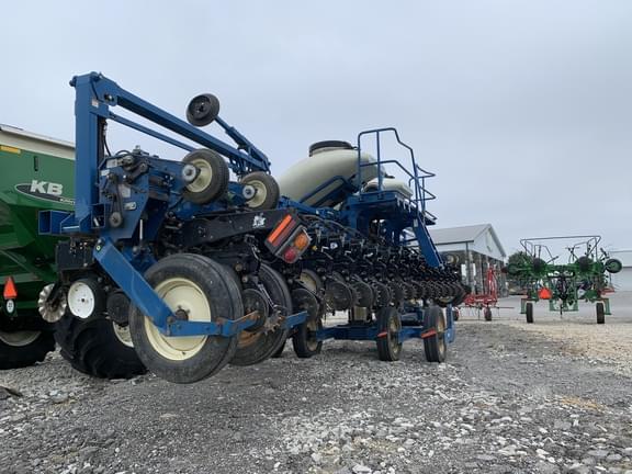 Image of Kinze 3600 equipment image 3