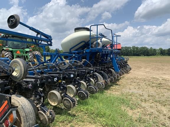 Image of Kinze 3600 equipment image 4
