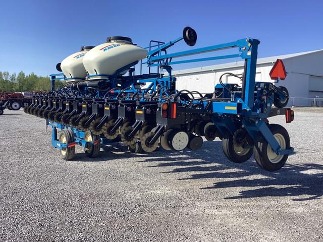Image of Kinze 3600 equipment image 4