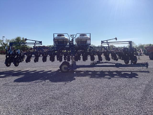 Image of Kinze 3600 equipment image 1