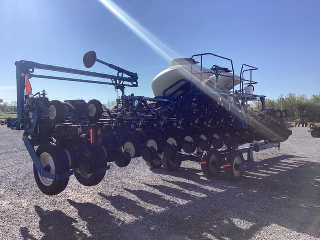 Image of Kinze 3600 equipment image 2