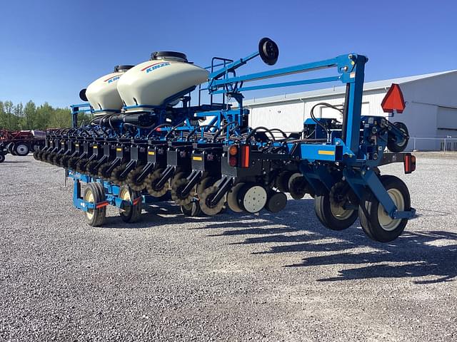 Image of Kinze 3600 equipment image 4